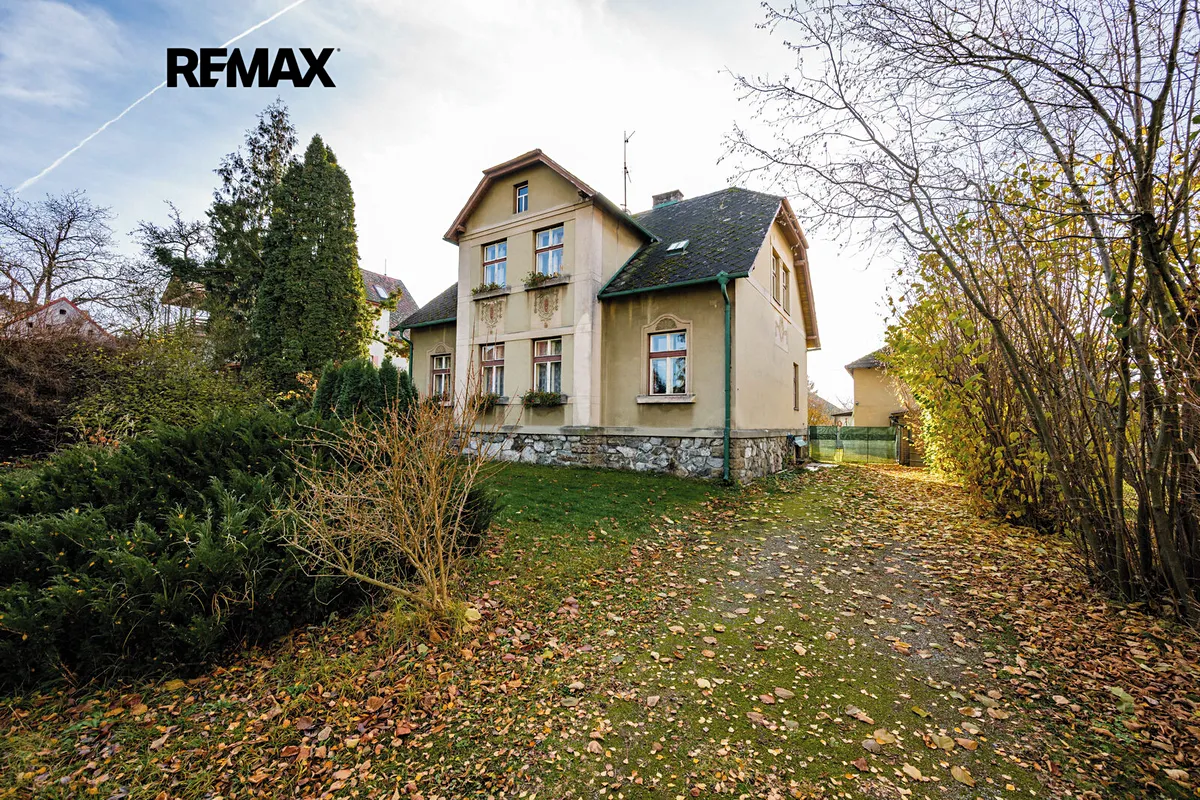 Prodej rodinného domu 216 m², pozemek 1646 m²
